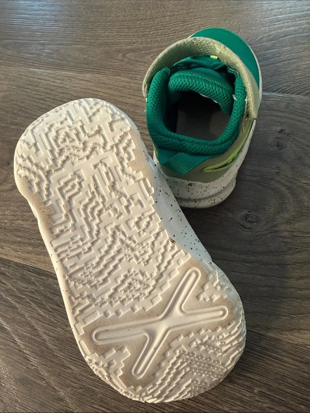 Nike Kids' 7C Green Frog Lightweight Sneaker with Speckled Sole